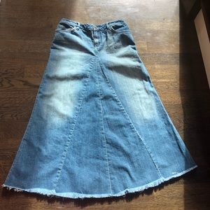 Harold’s denim skirt size